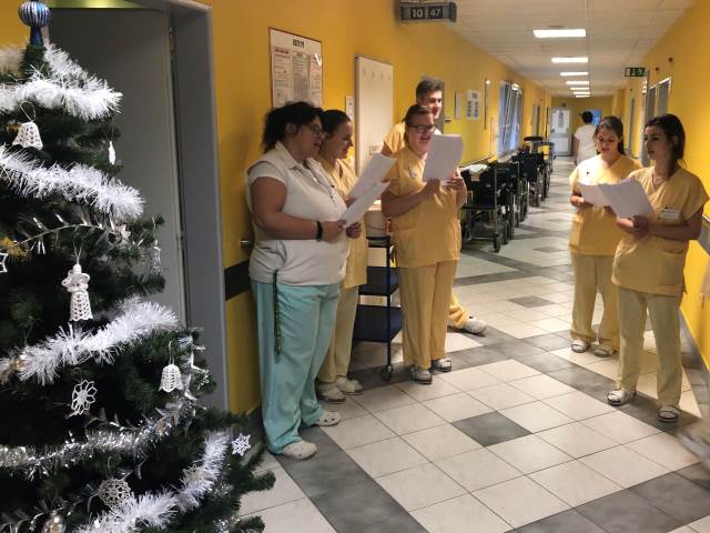 Vánoční zpívání v nemocnici